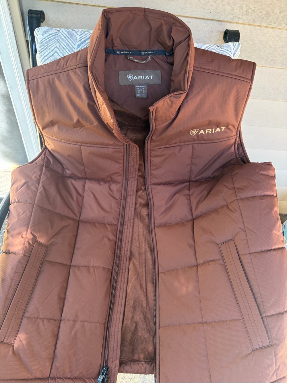 Ariat men extra large Rust Brown Quilted Puffer Vest